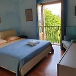 Πανσιόν The Ortensia, Our With View, Spacious Park-facing Balcony And Private External Bathroom At The Isabella