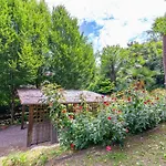 Isabella: Lakefront With Park View Balcony Guest house