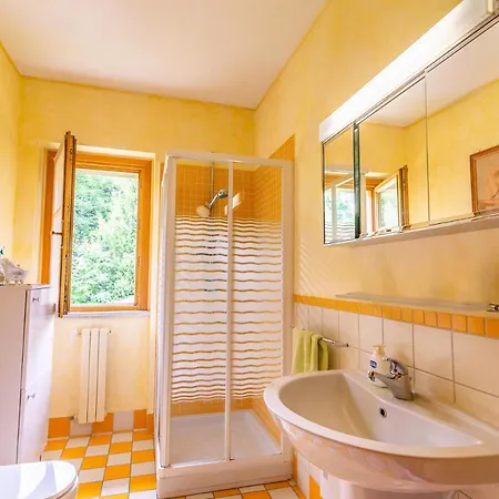 Pensión L'ortensia Della Isabella, Con Vista Lago, Balcone Sul Parco E Bagno Esclusivo All'esterno Della Stresa