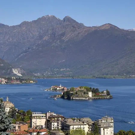 The Ortensia, Our With View, Spacious Park-facing Balcony And Private External Bathroom At The Isabella 3* Stresa