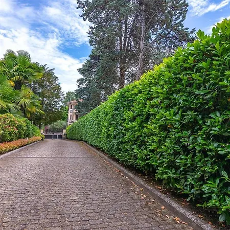 Pensión L'ortensia Della Isabella, Con Vista Lago, Balcone Sul Parco E Bagno Esclusivo All'esterno Della