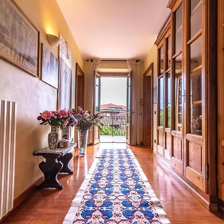 View Ortensia With Balcony And Private Bathroom At Isabella Retreat Ages 6 Pensjonat Stresa