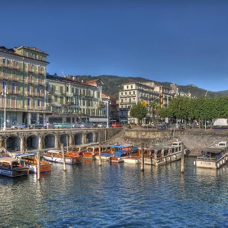 L'ortensia Della Isabella, Con Vista Lago, Balcone Sul Parco E Bagno Esclusivo All'esterno Della Pensión Stresa