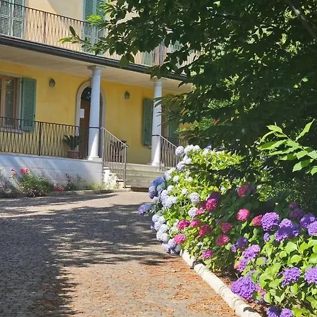 Lake View Ortensia Room With Balcony And Private Bathroom At Villa Isabella Stresa Retreat Ages 6 Plus 3*