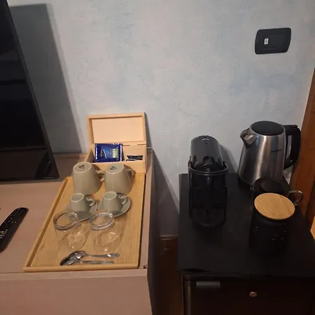 The Ortensia, Our With View, Spacious Park-facing Balcony And Private External Bathroom At The Isabella ستريزا