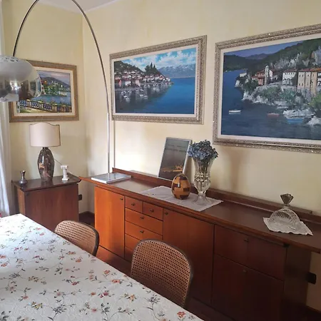 Pensión L'ortensia Della Isabella, Con Vista Lago, Balcone Sul Parco E Bagno Esclusivo All'esterno Della *