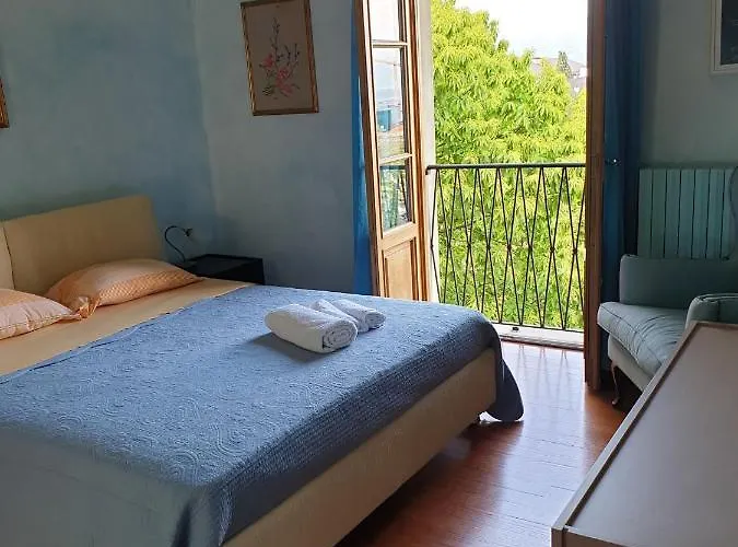 Konukevi The Ortensia, Our With View, Spacious Park-facing Balcony And Private External Bathroom At The Isabella