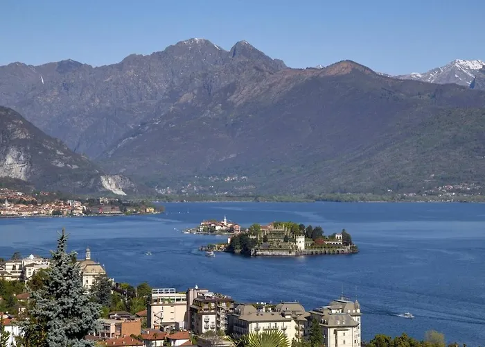 The Ortensia, Our With View, Spacious Park-facing Balcony And Private External Bathroom At The Isabella 3* Stresa