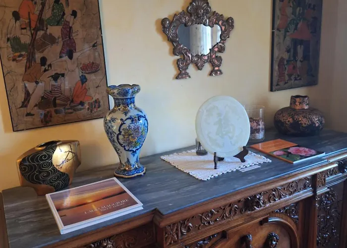 The Ortensia, Our With View, Spacious Park-facing Balcony And Private External Bathroom At The Isabella 게스트하우스