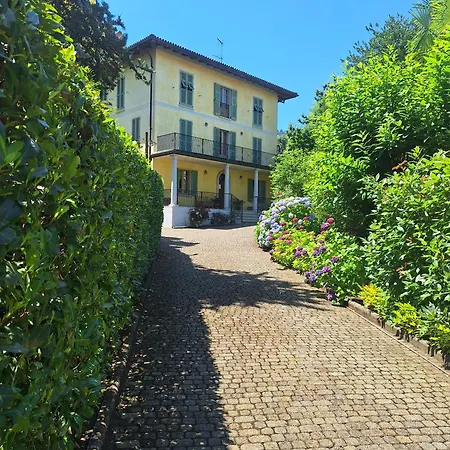 بيت ضيافة L'ortensia Della Isabella, Con Vista Lago, Balcone Sul Parco E Bagno Esclusivo All'esterno Della *