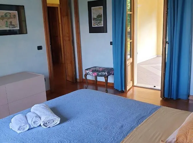 The Ortensia, Our With View, Spacious Park-facing Balcony And Private External Bathroom At The Isabella 3*