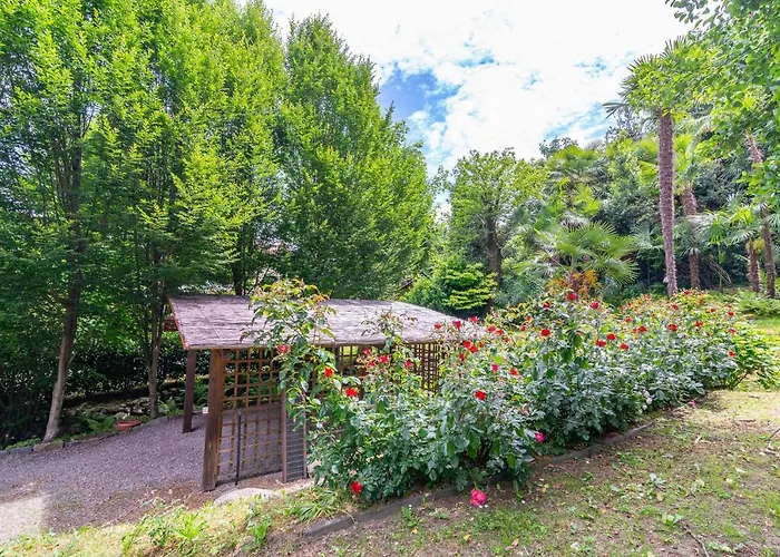 The Ortensia, Our With View, Spacious Park-facing Balcony And Private External Bathroom At The Isabella Pensión